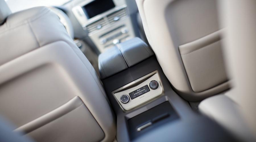 Детали интерьера Lincoln MKT 2010 года  (фото 57 из 79)